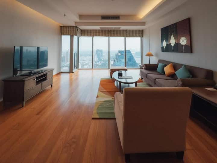 1 BR · BKK skyline