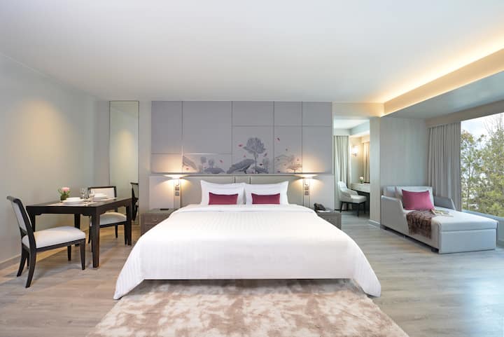 1 BR Serviced Condo · city view · 200MbS