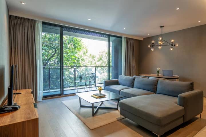 Luxe 2BR · 95SQm · serviced
