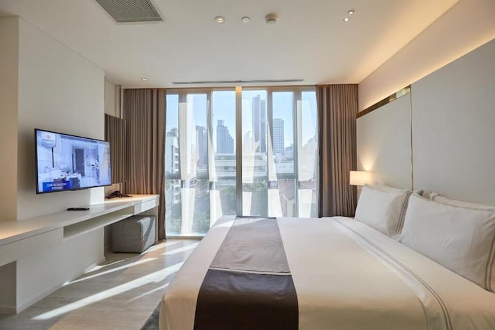 5 star · Asoke · Serviced