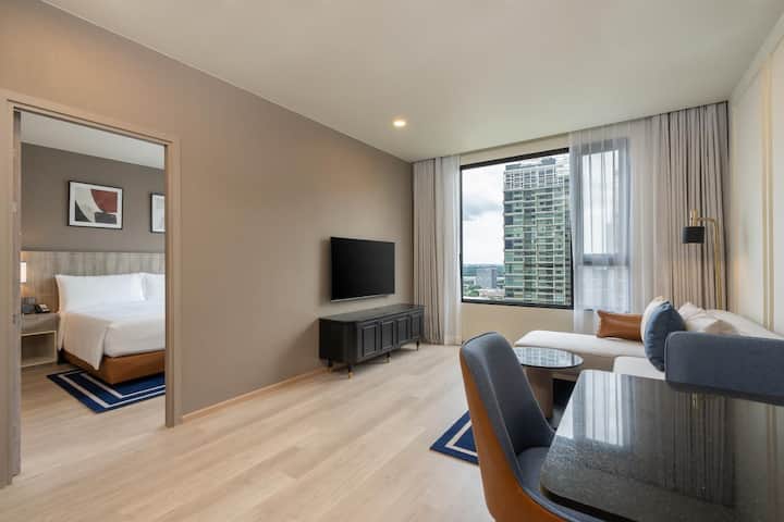Sukhumvit 24 · 1 BR · Breakfast · serviced