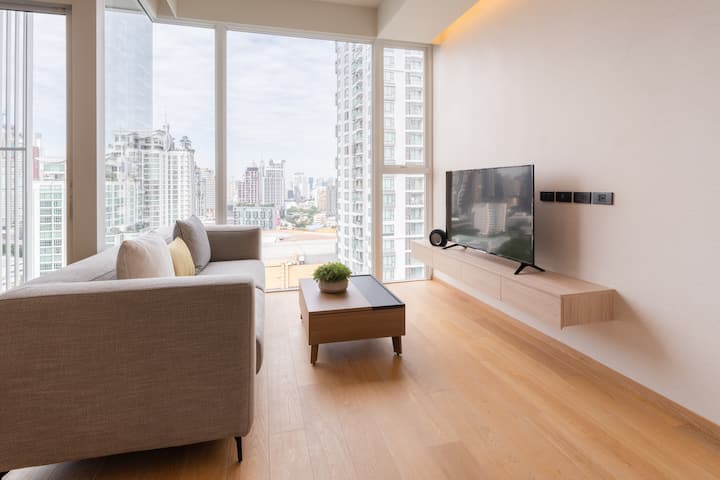 Furnished two-bedroom apartment on Sukhumvit 42, a short walk from BTS Ekkamai