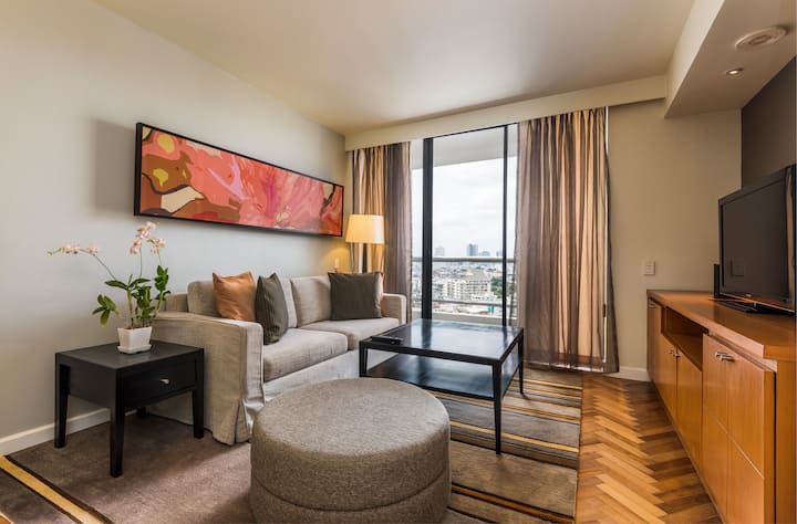 1 BR · Sathon · Serviced