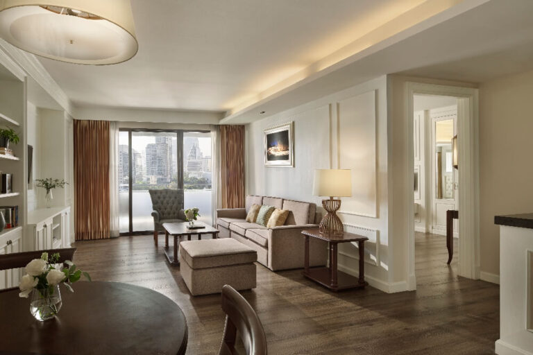 1 BR · 72 SQM · Platinum · Chit Lom
